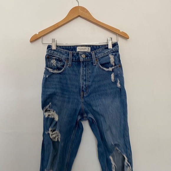 Abercrombie & Fitch High Rise Mom Jeans Distressed Curve Love - Picture 2 of 5